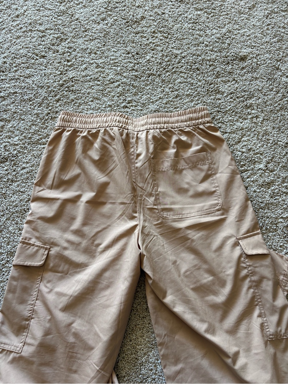 Old Navy Wide-Leg Cargo Pants in Light Tan - Picture 5 of 5